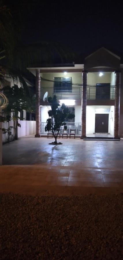 Fresh Air Lodge Sakumono ภายนอก รูปภาพ